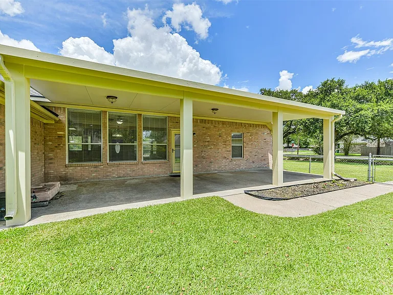 2401 Woody Rd — Photo 28