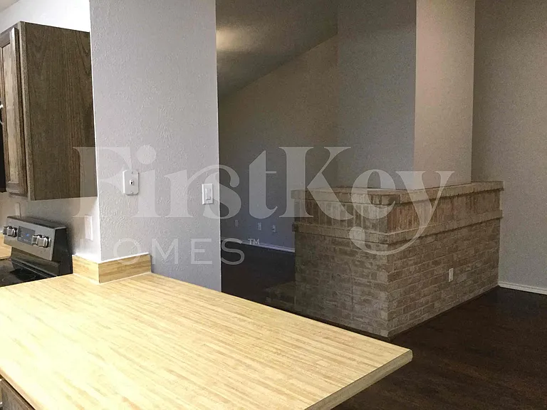 717 Redbud Dr — Photo 7