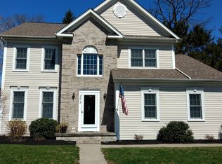 202 Chestnut Hill Dr, Rochester, NY 14617