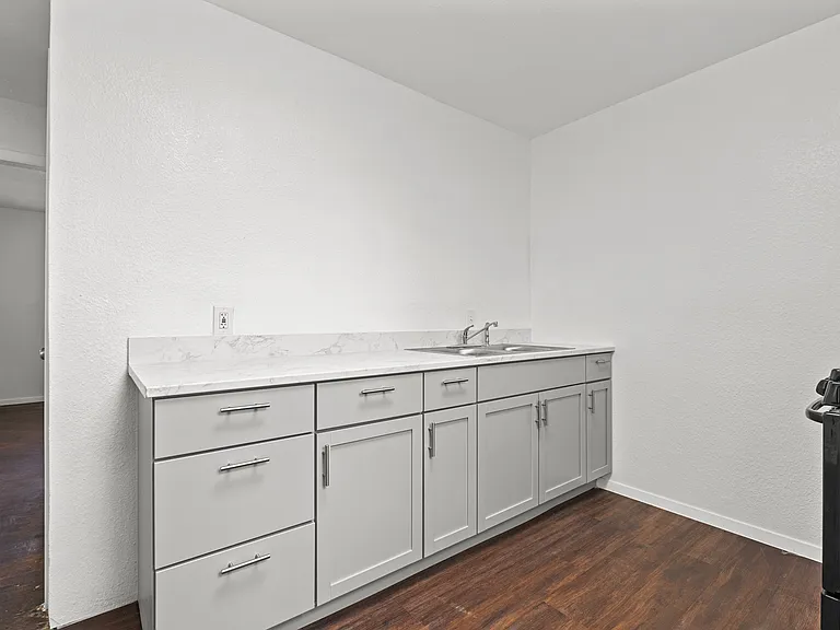 4524 Collins Ave — Photo 13