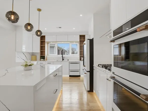 10 Purvis St #10, Watertown, MA 02472