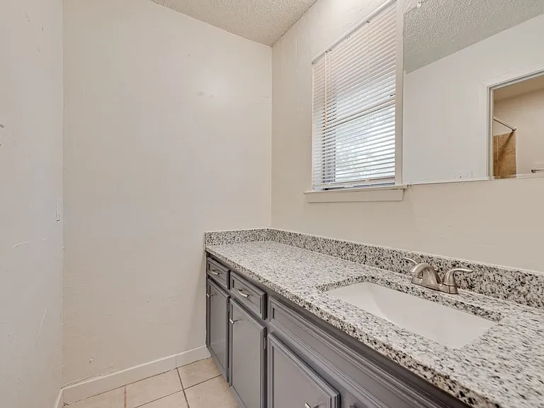 8308 Oak Ct #B — Photo 16