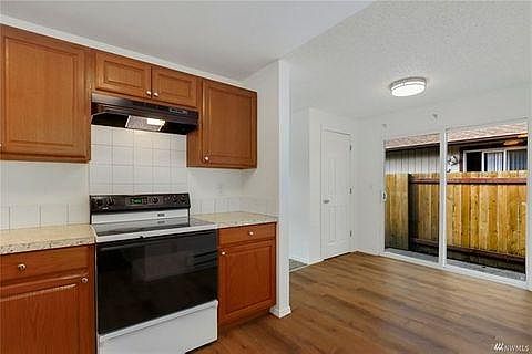 2nd image of 1427 E 52nd St