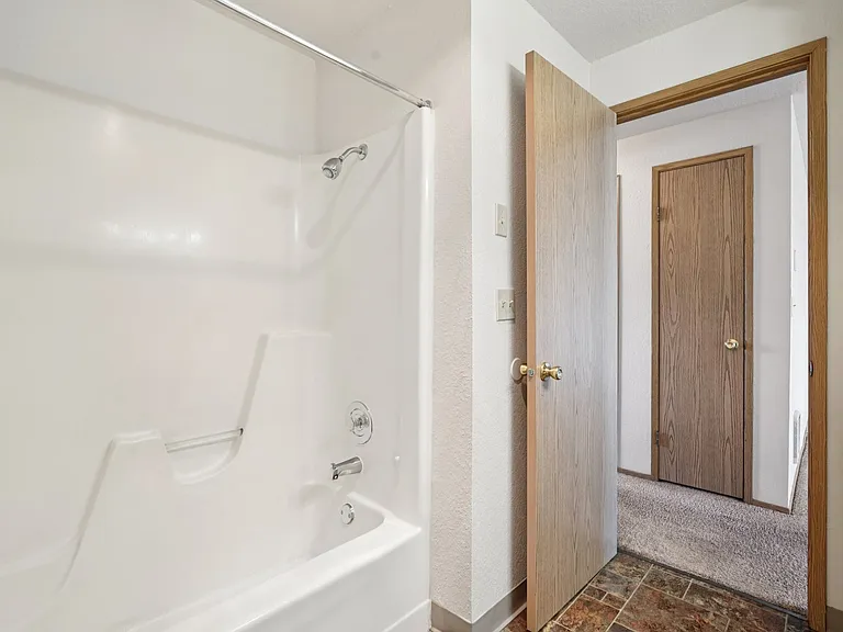 Cedar Court Apartments — Photo 21