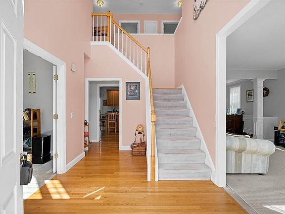4th image of 16 Blackstone Ln