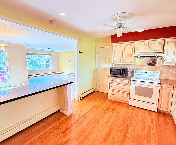 42021 Banbury Ct — Photo 4