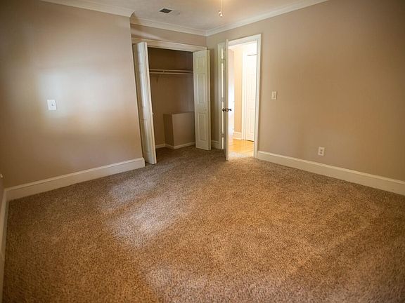 3rd image of 3275 Clairmont