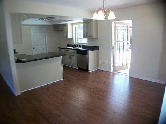 5th image of 1333 Fargo St