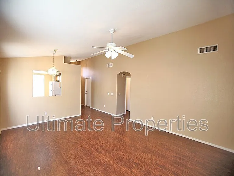 8570 W Rue De Lamour — Photo 12