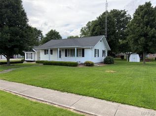 120 Madison St, Nokomis, IL 62075