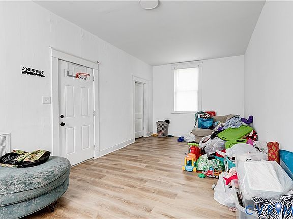 4th image of 3 N Daisy Ave