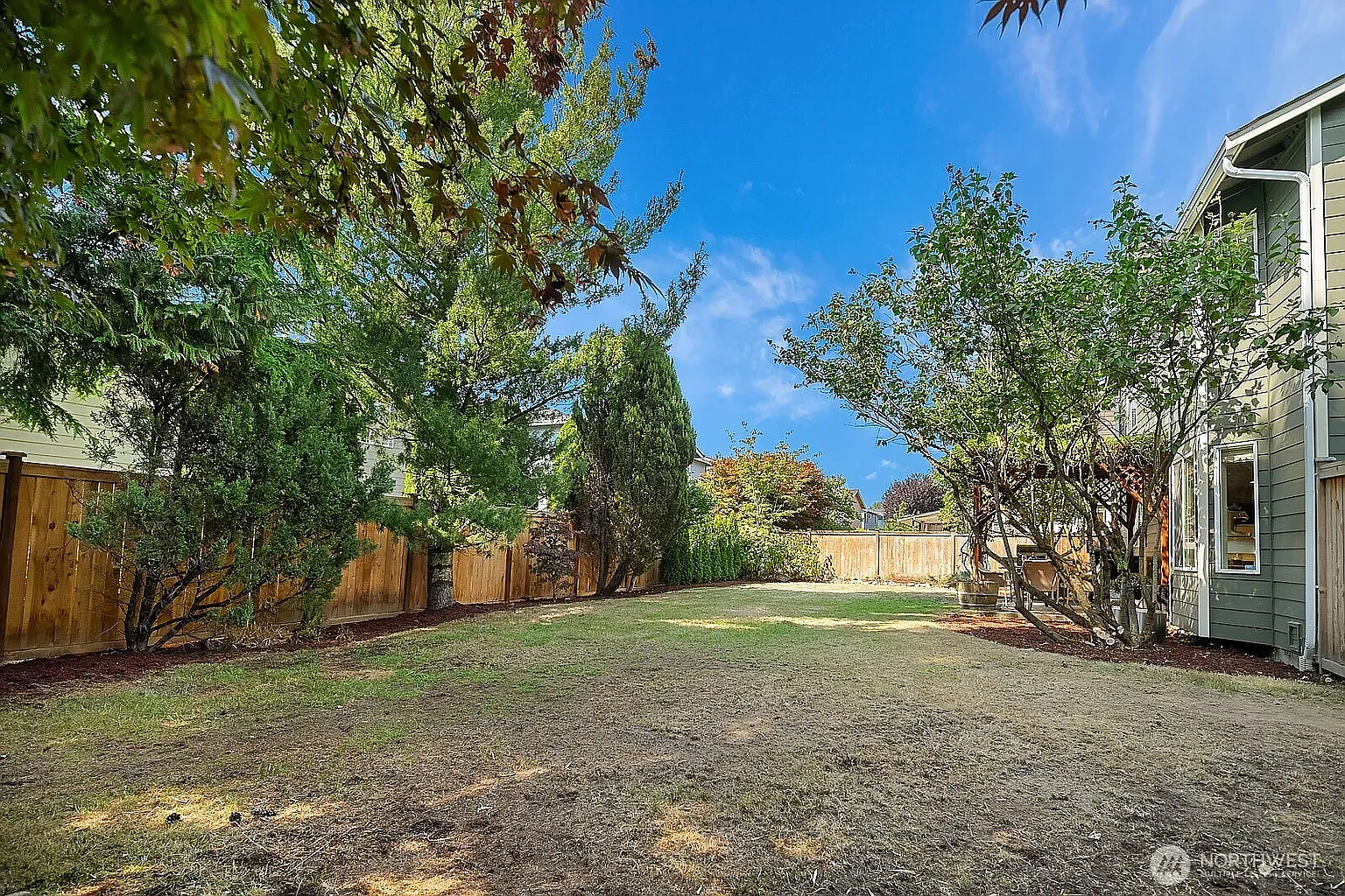 4 bed, 2042 sqft, $4,000 — Photo 4