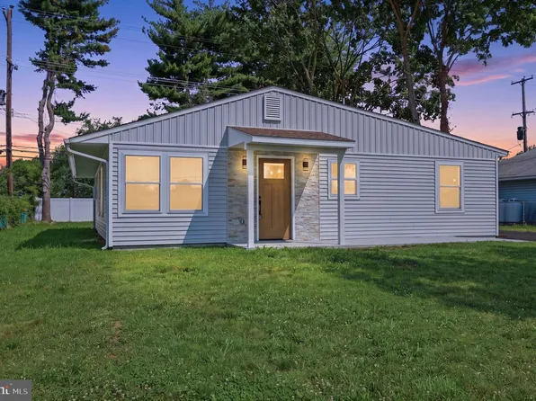 177 Pinewood Dr, Levittown, PA 19054