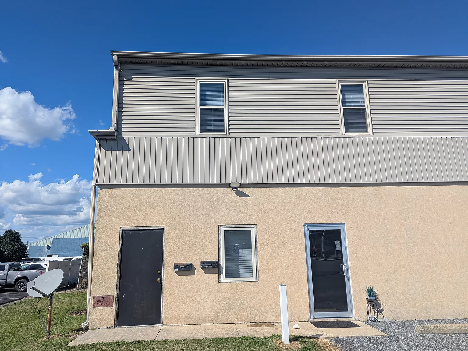 2 bed, 1000 sqft, $1,275 — Photo 1