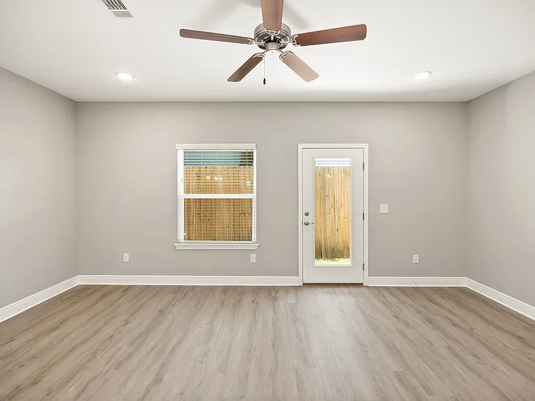 319 Carmel Dr #6-1 — Photo 4
