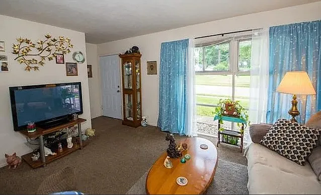 2 bed, 768 sqft, $1,200 — Photo 3