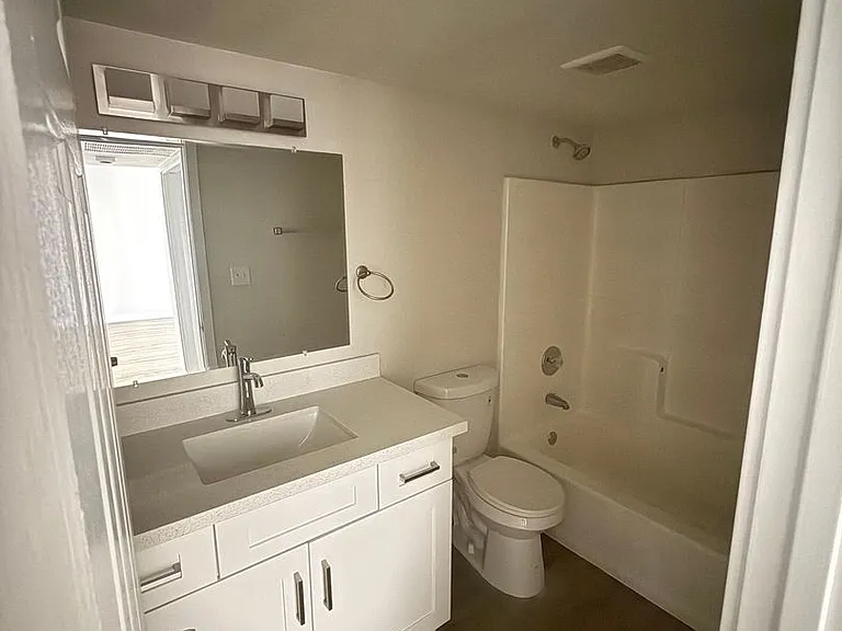 3046 N 24th Dr — Photo 13