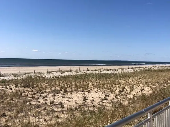 (undisclosed Address), Rockaway Park, NY 11694