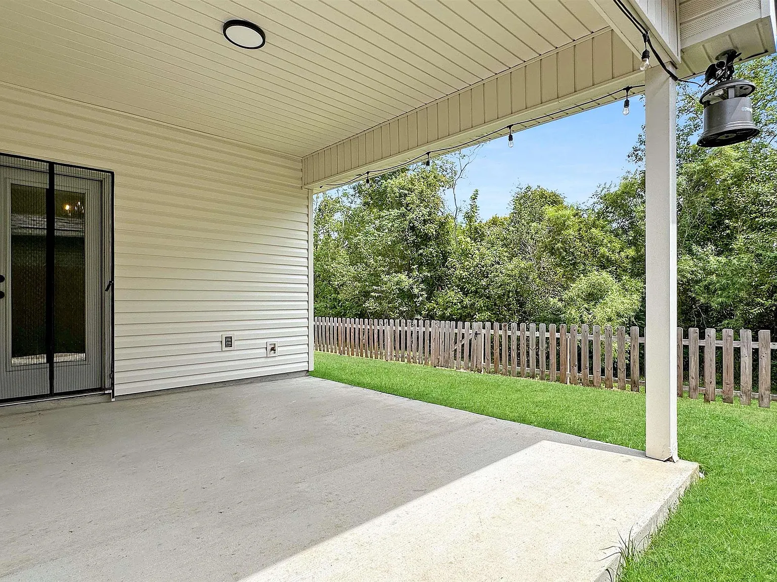 3 bed, 1825 sqft, $2,700 — Photo 4