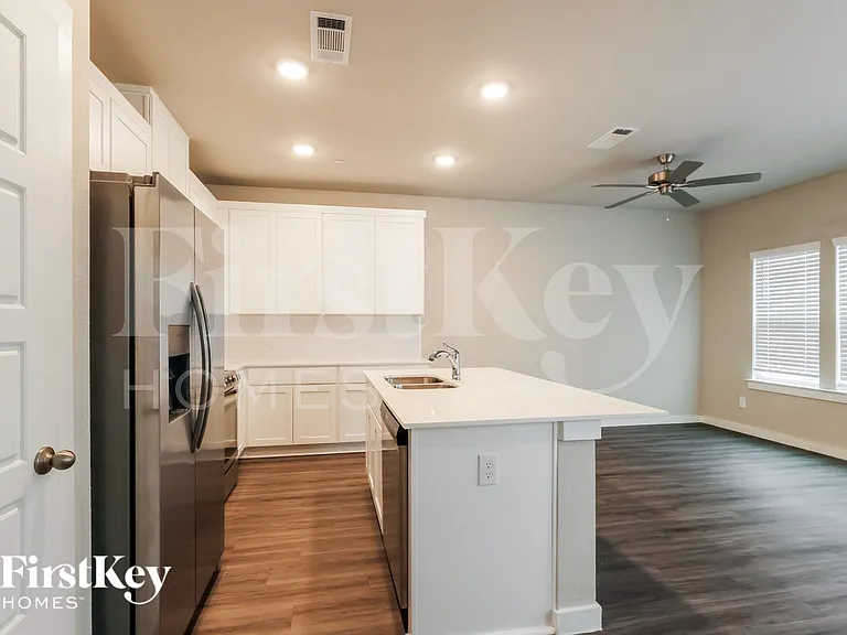 373 N Centro Cir — Photo 10