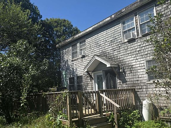 3rd image of 207 S Pine Banks Road