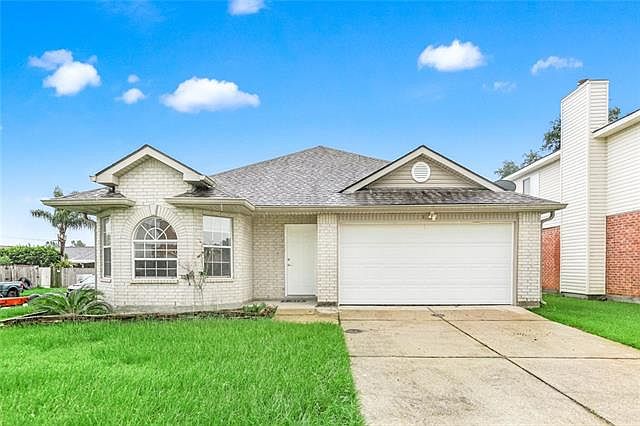 1st image of 816 Lacey Ln