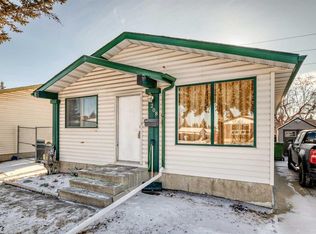 208 N Bracewood Rd SW, Calgary, AB T2W3C1
