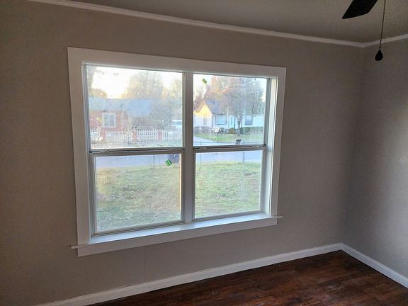 3rd image of 1307 N Vandalia Ave