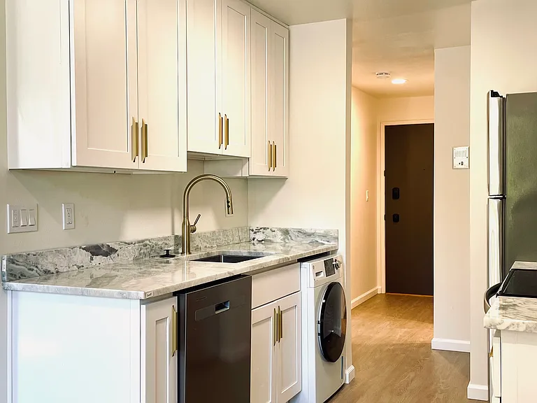 6534 4th Ave NE #201 — Photo 6