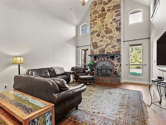 4th image of 1117 Reese Way