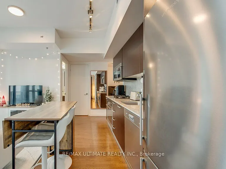 375 King St W #2710 — Photo 8