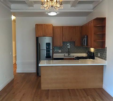 3rd image of 1837 Oak St APT 10