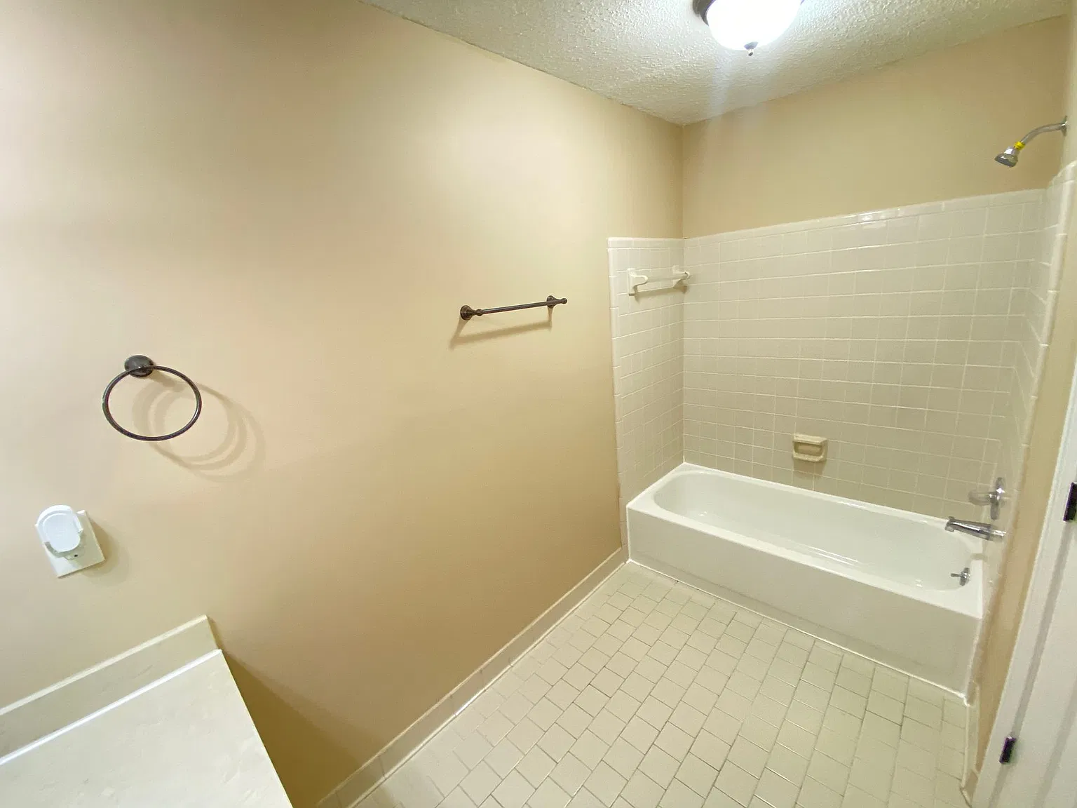 6389 Hunters Pl Dr — Photo 2
