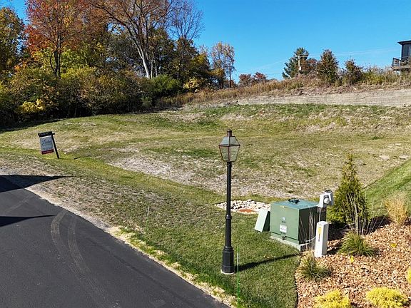 5th image of 5900 Woodland Ln #11