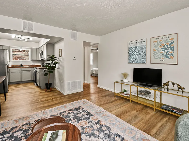 2035 S Florence Ave — Photo 42