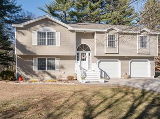 18 Essex Drive, Raymond, NH 03077
