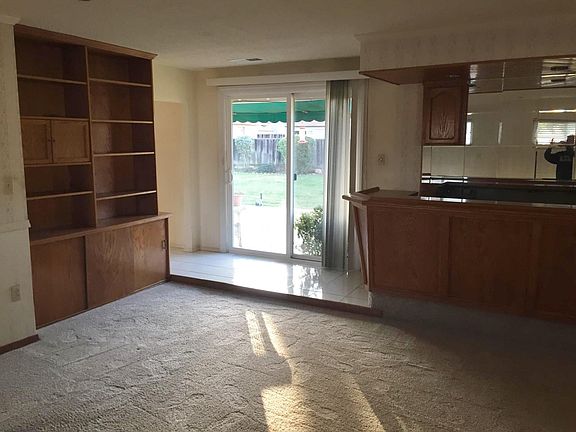 4th image of 657 S Clover Ave