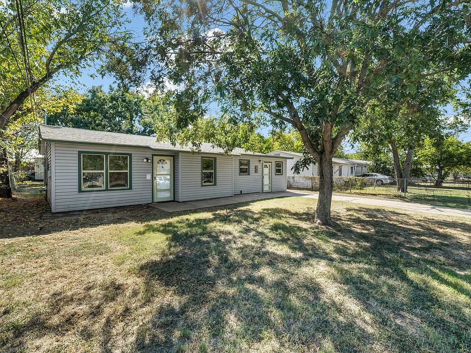 1st image of 1404 SE 12th St