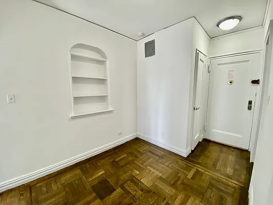 Rented by Compass | media 7