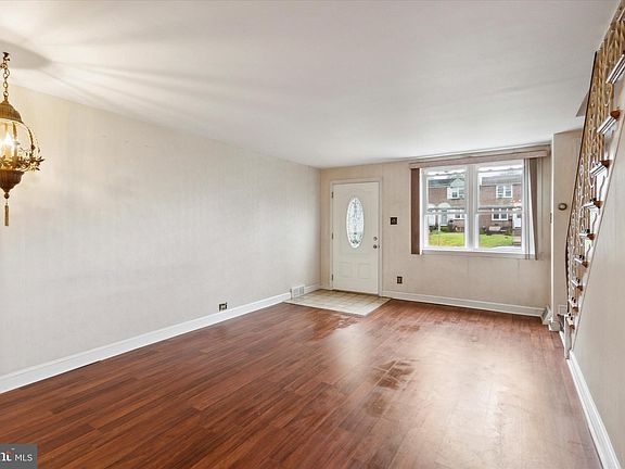 4th image of 238 Spruce St