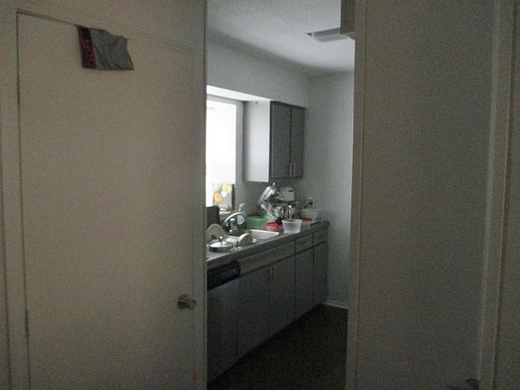 4th image of 555 Spanish Town Rd APT 9
