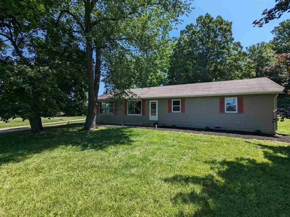 11802 Ray Rd, Churubusco, IN 46723