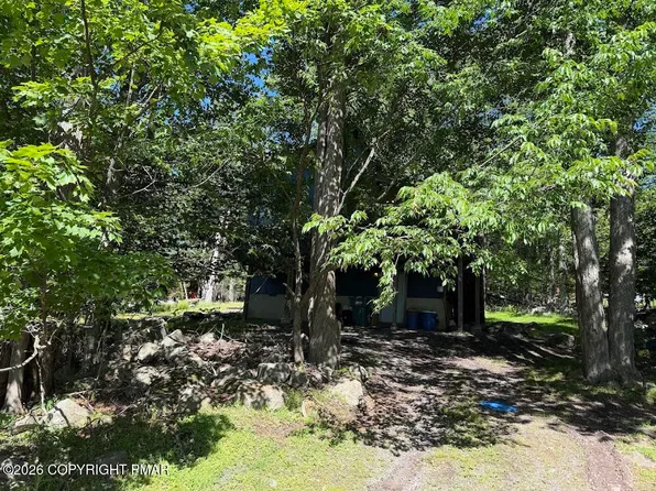 2548 Waterfront Dr, Tobyhanna, PA 18466