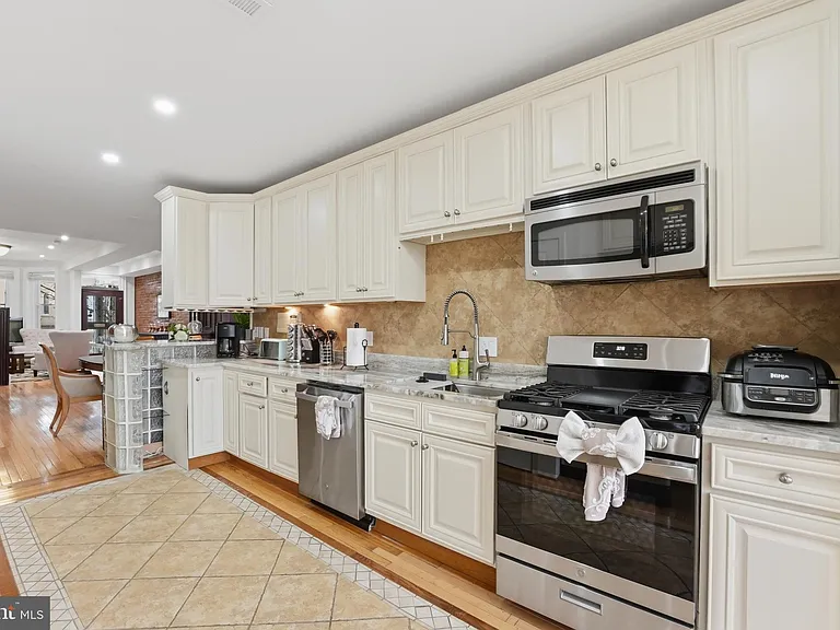 56 Adams St NW — Photo 14
