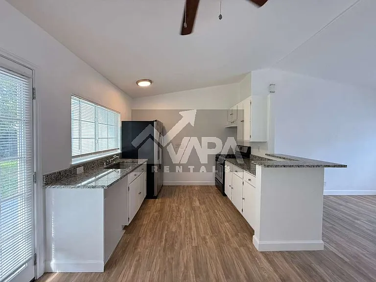 7210 Glen Trl — Photo 5