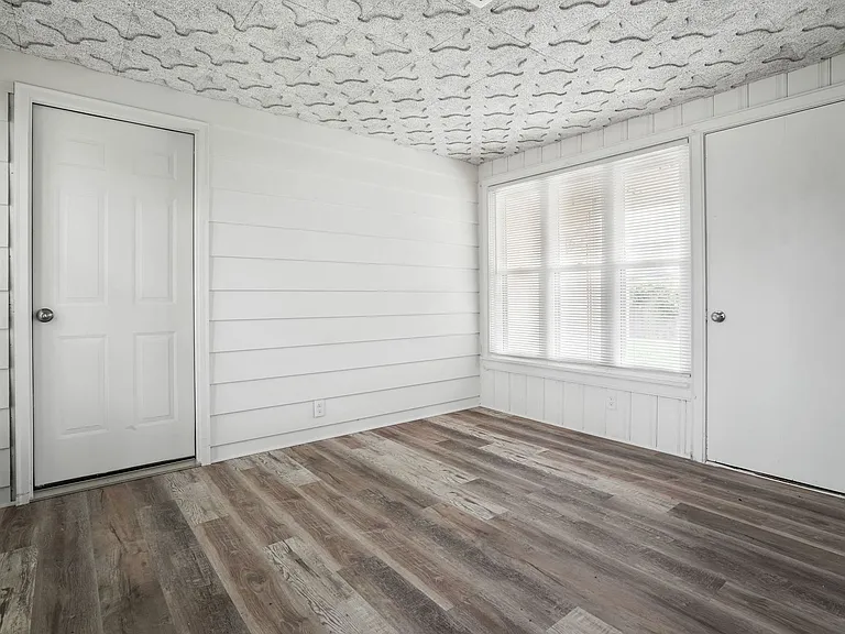 1000 Glenmore Ave — Photo 24
