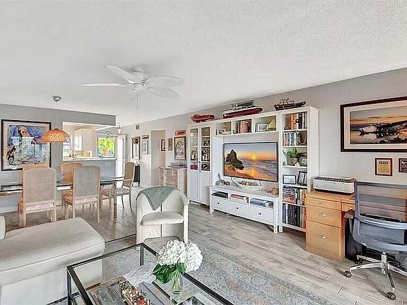 4th image of 2615 NE 3rd Ct #3010