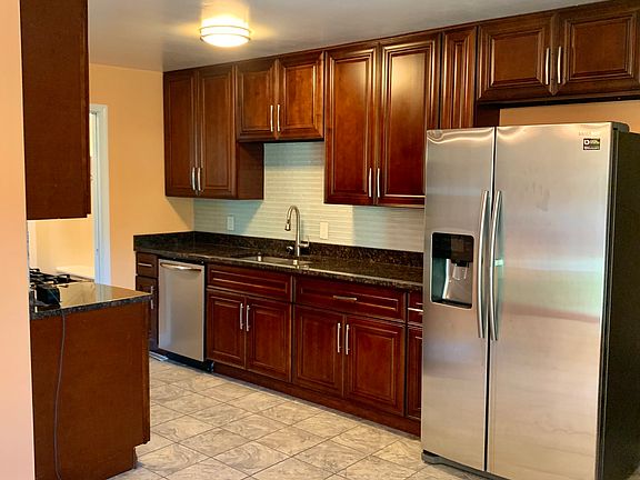 4th image of 16836 Ellis Ct
