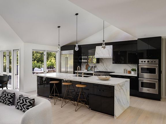 4th image of 7 Acorn Way
