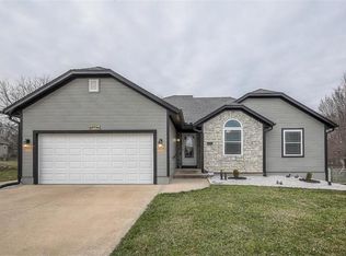 606 Valley View St, Raymore, MO 64083